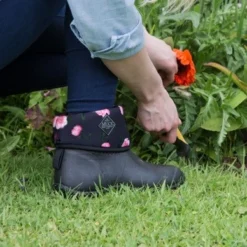 Bottes De Pluie Muck Boot Women Muckster II Mid Black Rose Print -Promos Le Chameau Magasin WM2 1RMucksterIIMidtuinieren